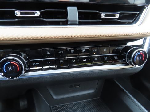 New 2025 Chevrolet Equinox ACTIV w/ Safety and Technology Package image 30