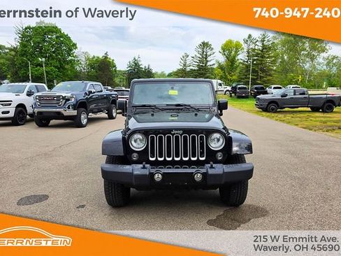 Used 2018 Jeep Wrangler Unlimited Sahara w/ Max Tow Package AWD/4WD image 2