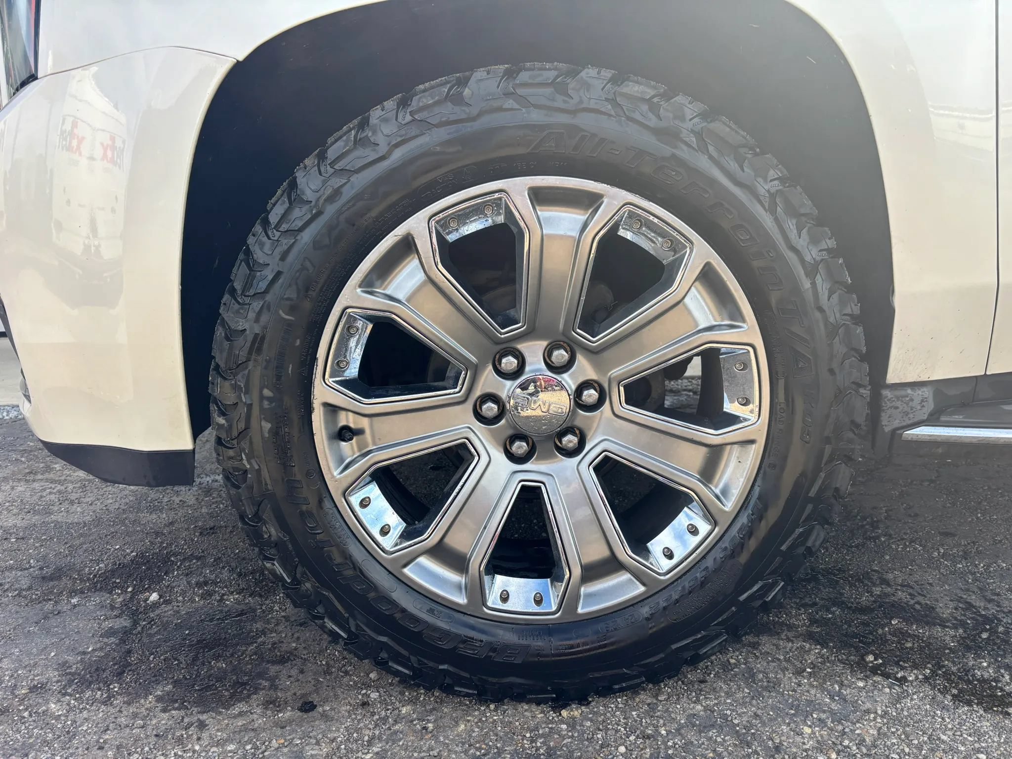 Used 2015 GMC Yukon Denali w/ Touring Package AWD/4WD image 14