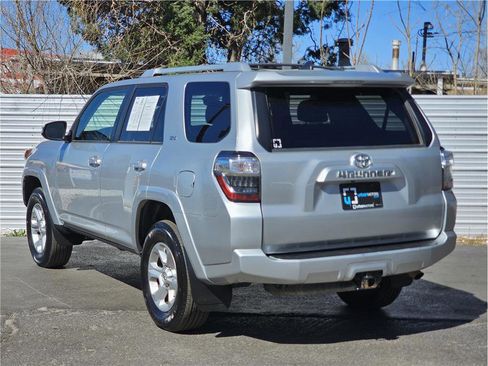 Used 2018 Toyota 4Runner SR5 Premium image 3