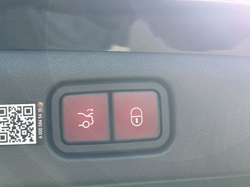 New 2026 Mercedes-Benz E 450 4MATIC Sedan image 12