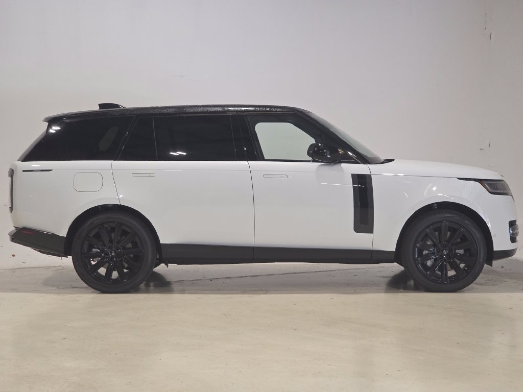 New 2027 Land Rover Range Rover Long Wheelbase SE AWD/4WD image 4