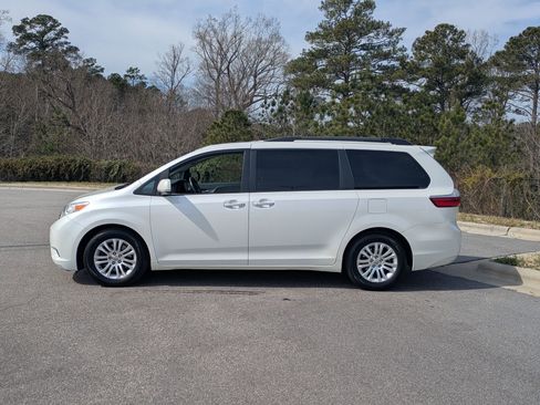 Used 2016 Toyota Sienna XLE Premium image 8