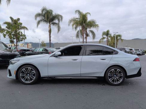 Used 2024 BMW 530i w/ M Sport Package RWD image 7