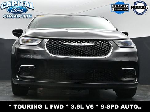 Used 2024 Chrysler Pacifica Touring-L FWD image 22