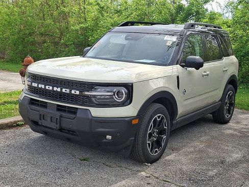 Certified 2025 Ford Bronco Sport Outer Banks w/ Outer Banks Tech Package+ AWD/4WD image 3