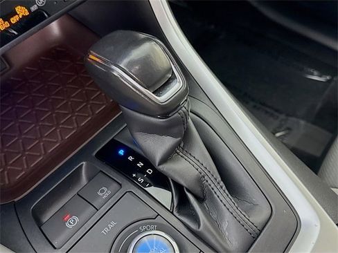 Used 2024 Toyota RAV4 Limited image 16
