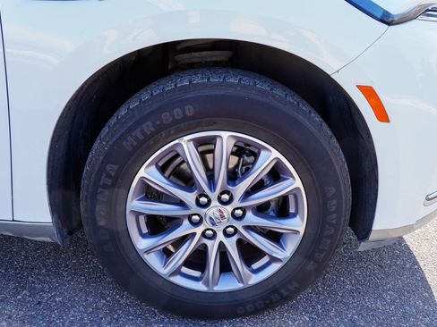 Used 2023 Buick Enclave Essence image 39