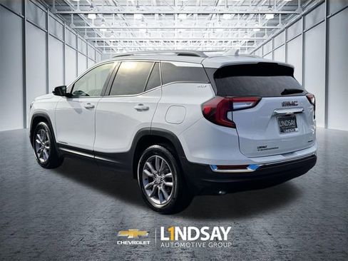 Used 2024 GMC Terrain SLT image 4