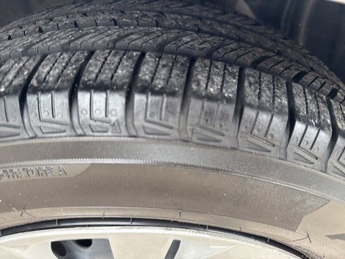 Used 2023 Nissan Versa S image 13