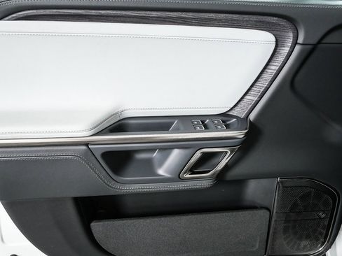 Used 2024 Rivian R1S Adventure image 6