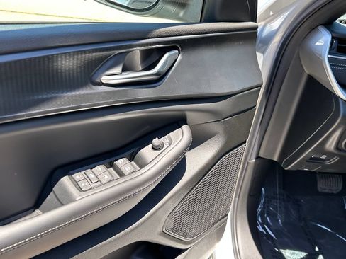 New 2026 Jeep Grand Cherokee L 2WD image 21