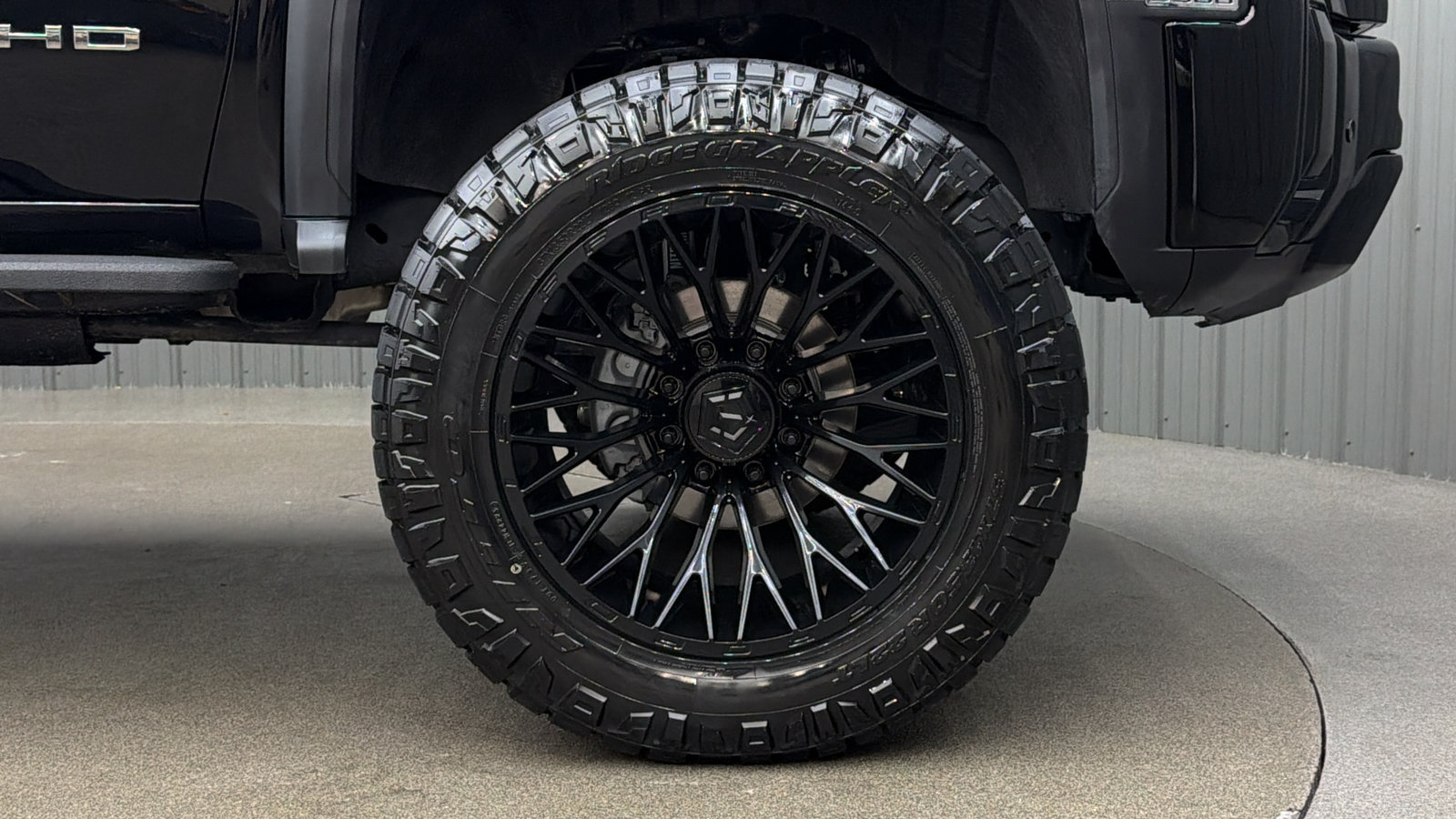 Used 2025 GMC Sierra 2500 AT4 w/ AT4 Premium Plus Package AWD/4WD image 9