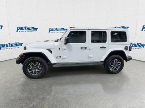 Used 2025 Jeep Wrangler Unlimited Sahara AWD/4WD image 6