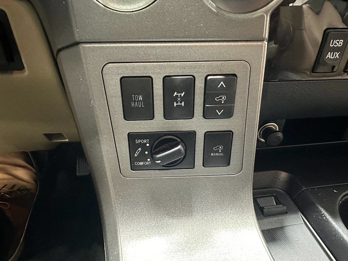 Used 2016 Toyota Sequoia Platinum AWD/4WD image 41