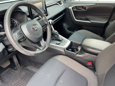 Used 2022 Toyota RAV4 LE AWD/4WD image 10