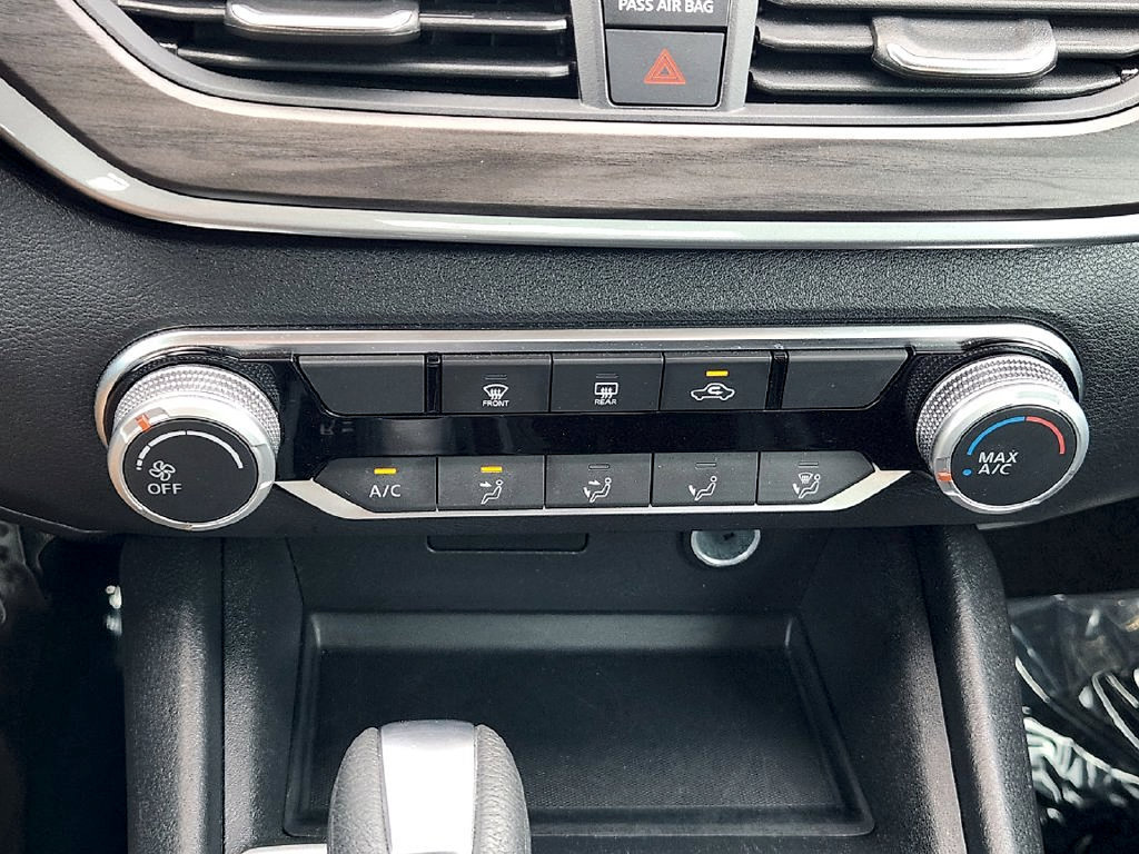 Used 2025 Nissan Altima 2.5 SV FWD image 19