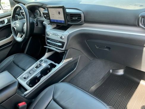 Used 2023 Ford Explorer XLT w/ Equipment Group 202A AWD/4WD image 28