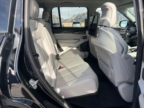 Used 2023 Jeep Grand Cherokee Overland w/ Advanced Protech Group III AWD/4WD image 14