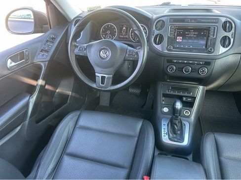 Used 2016 Volkswagen Tiguan SE image 12