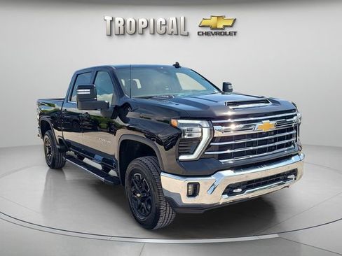 Used 2025 Chevrolet Silverado 2500 LTZ w/ LTZ Premium Package AWD/4WD image 4