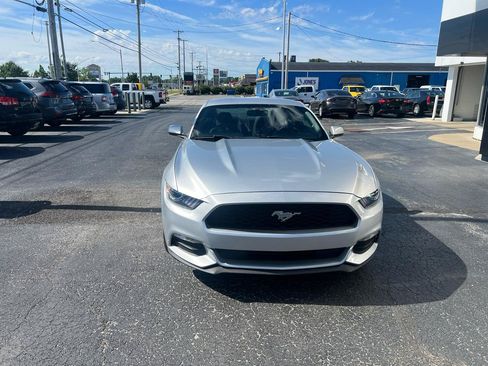 Used 2017 Ford Mustang Coupe RWD image 7