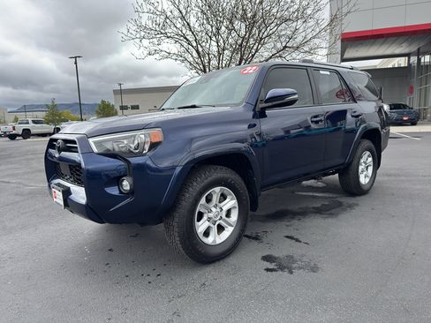 Used 2022 Toyota 4Runner SR5 Premium w/ Moonroof Package AWD/4WD image 5