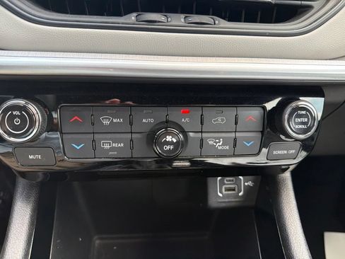 Used 2025 Jeep Compass Limited AWD/4WD image 24