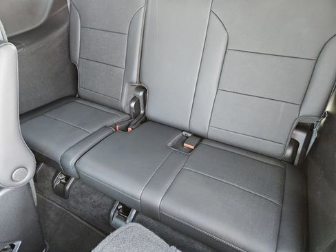 Used 2025 Buick Enclave Preferred FWD image 32