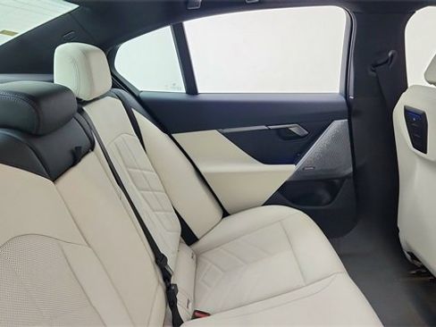 Used 2025 BMW 530i image 25