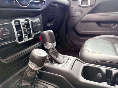Used 2023 Jeep Wrangler Unlimited Sahara w/ Cold Weather Group AWD/4WD image 22