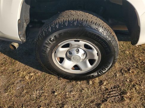 Used 2019 Toyota Tacoma SR5 image 7