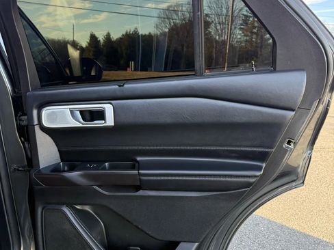 Used 2020 Ford Explorer Platinum w/ Premium Technology Package image 43