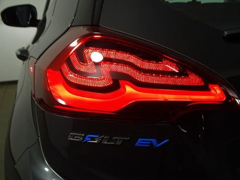 Used 2020 Chevrolet Bolt Premier w/ Infotainment Package image 40