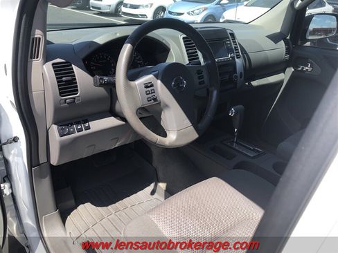 Used 2016 Nissan Frontier SV AWD/4WD image 10
