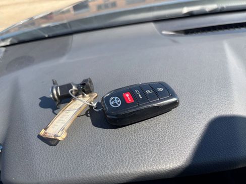 Used 2025 Toyota Camry SE FWD image 21