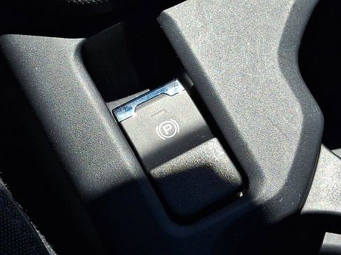 Used 2025 Subaru Forester Premium AWD/4WD image 25