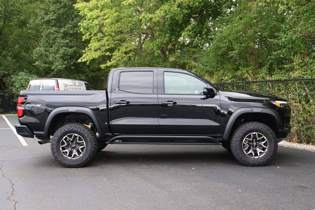 Used 2026 Chevrolet Colorado ZR2 w/ Technology Package AWD/4WD image 11