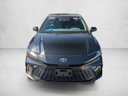 Used 2025 Toyota Camry SE FWD image 2