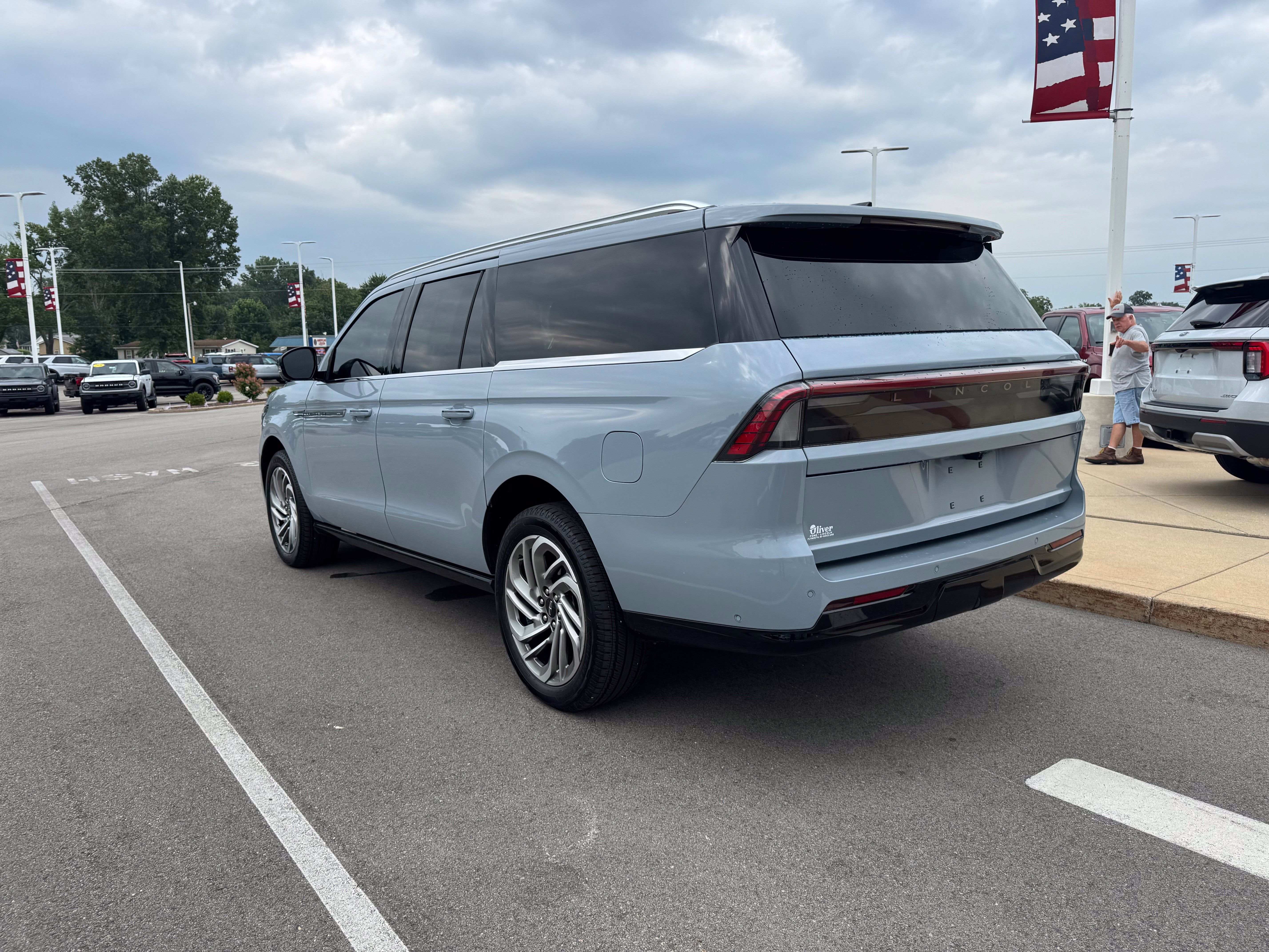 Used 2025 Lincoln Navigator L Reserve AWD/4WD image 5