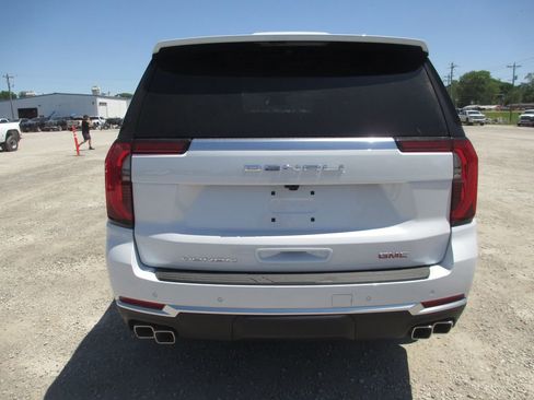New 2026 GMC Yukon Denali w/ Sun & Power Step Package AWD/4WD image 5