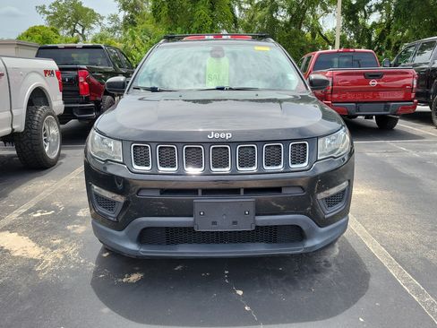 Used 2018 Jeep Compass Sport w/ Tech Group FWD image 2