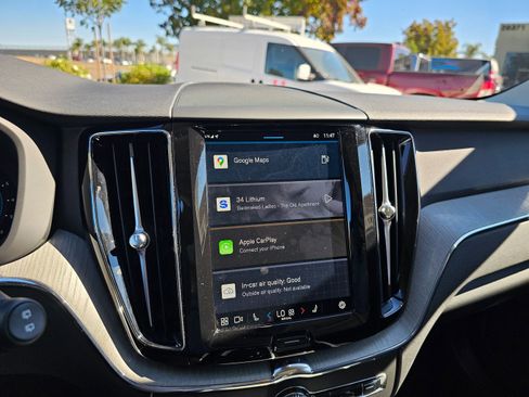 Used 2025 Volvo XC60 B5 Plus image 26