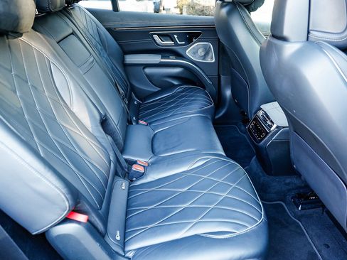 Used 2023 Mercedes-Benz EQS 580 4MATIC SUV image 18