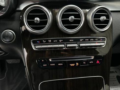Used 2019 Mercedes-Benz GLC 300 4MATIC image 17