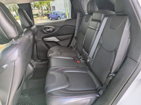 Certified 2018 Jeep Cherokee Trailhawk w/ Comfort/Convenience Group AWD/4WD image 11