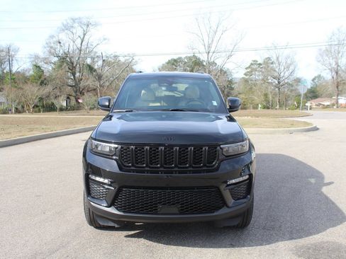 Used 2024 Jeep Grand Cherokee Limited w/ Black Appearance Package image 9