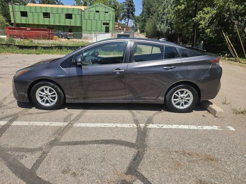 Used 2016 Toyota Prius Three FWD image 2