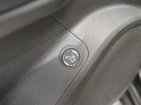 Used 2021 GMC Acadia SLE w/ Driver Convenience Package image 17