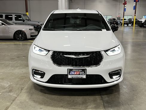 New 2026 Chrysler Pacifica Select FWD image 8